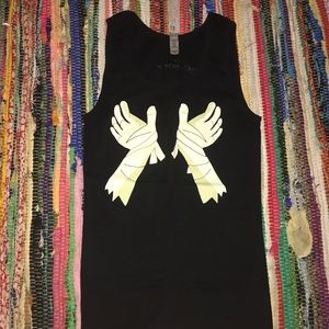 Mummie hands tank!